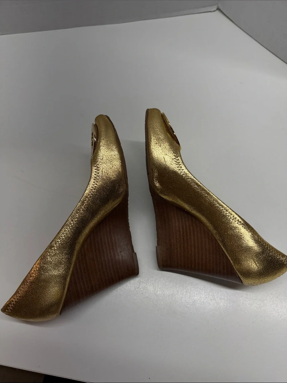 Tory Burch Sally Wedge Heels Pumps Metallic Leather Crackle Open Toe Gold 9